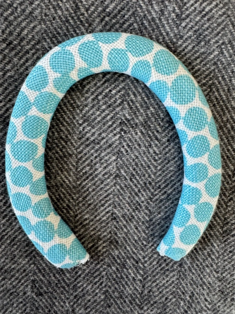 DARLING NWOT, SMALL HORSESHOE COVERED WITH FABRIC FROM HABLE CONSTRUCTION